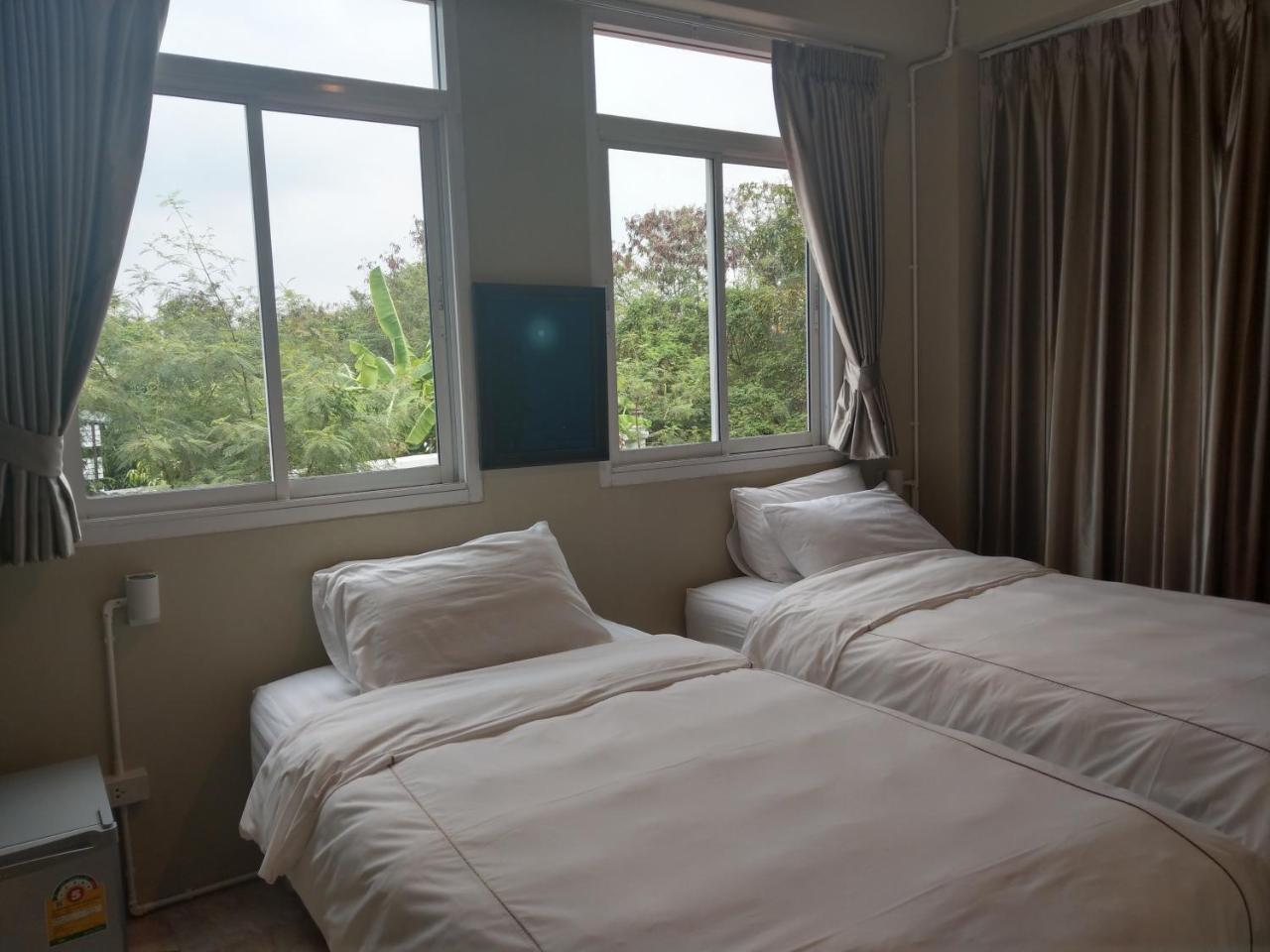 Warila Hotel Samut Prakan Exterior foto