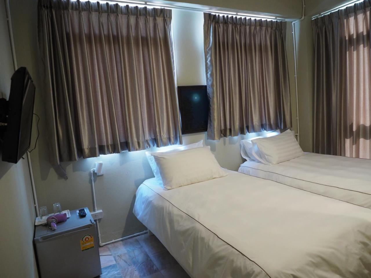 Warila Hotel Samut Prakan Exterior foto
